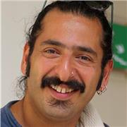 Offro lezioni private a bambin* delle scuole elementari e medie, costruendo insieme a loro un percorso basato alle loro esigenze